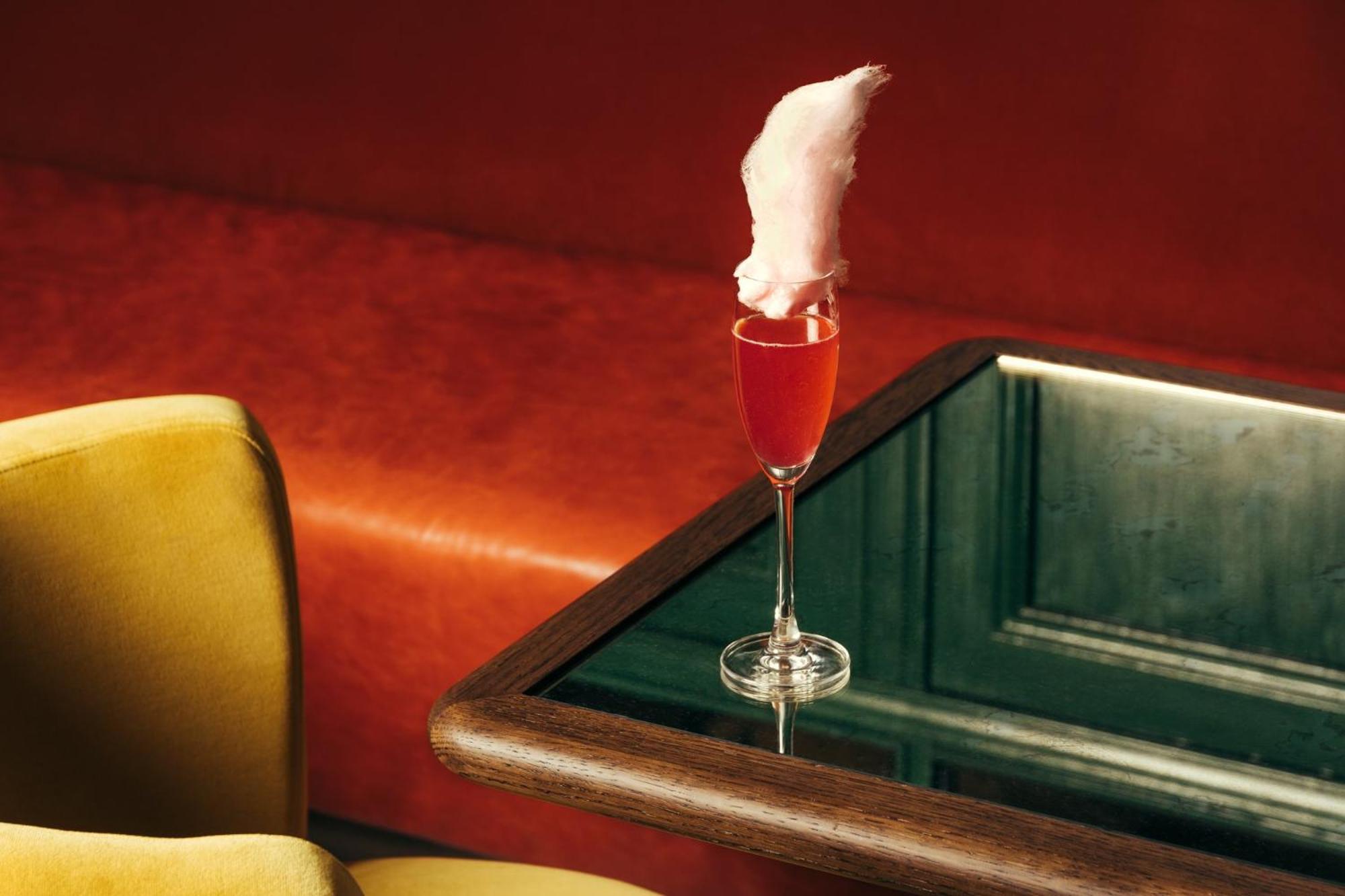 인터컨티넨탈 에든버러 더 조지 외부 사진 A Clover Club cocktail